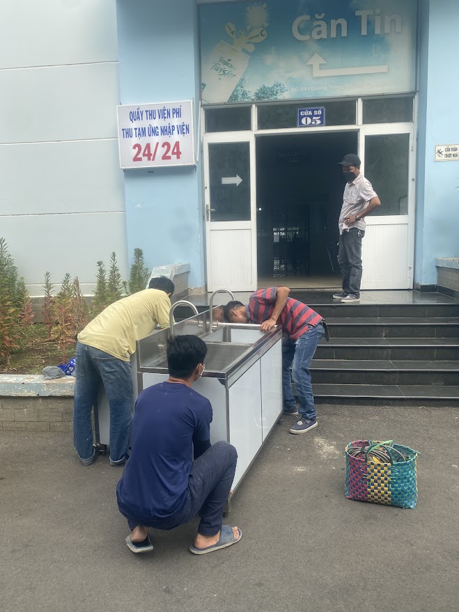 Lắp Đặt Chậu Rửa Inox Tại Bệnh Viện (2)