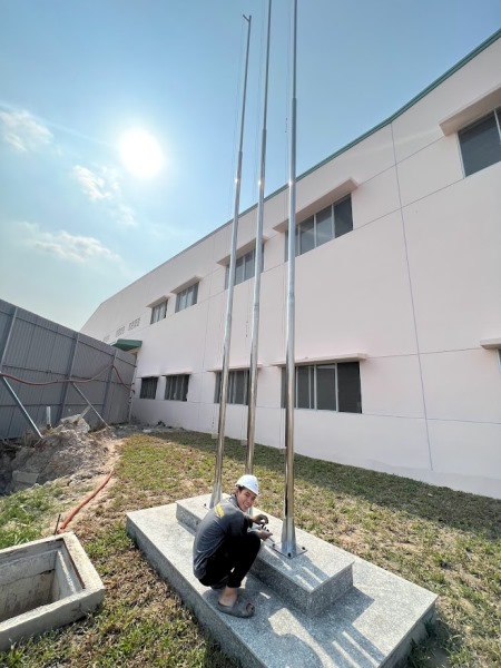 Thi công cột cờ inox ngoài trời