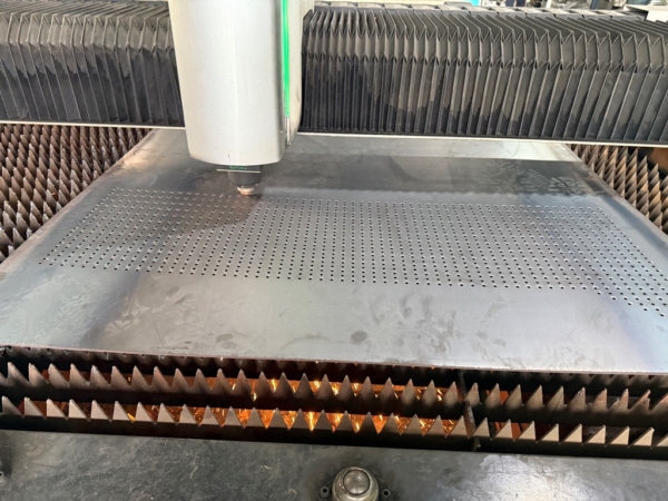 cắt laser tấm inox