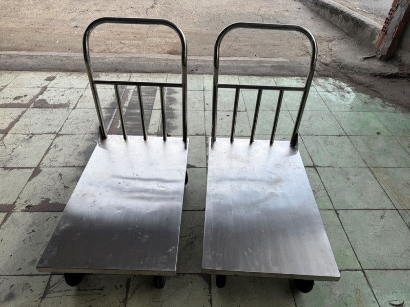 xe đẩy hàng inox